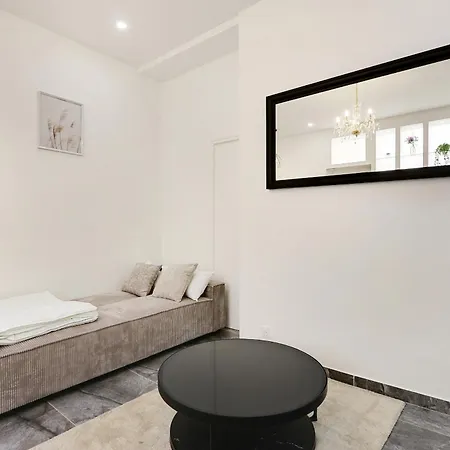 Sublime 2 Bedroom Flat In * Parigi